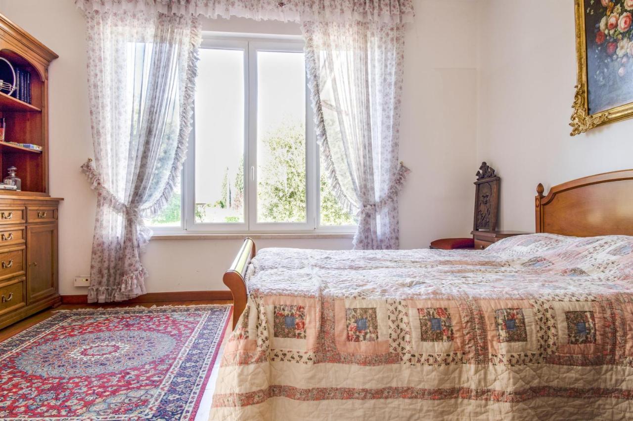 Villa Carini With 3000 Mq Garden & Heated Pool Castelnuovo del Garda Esterno foto