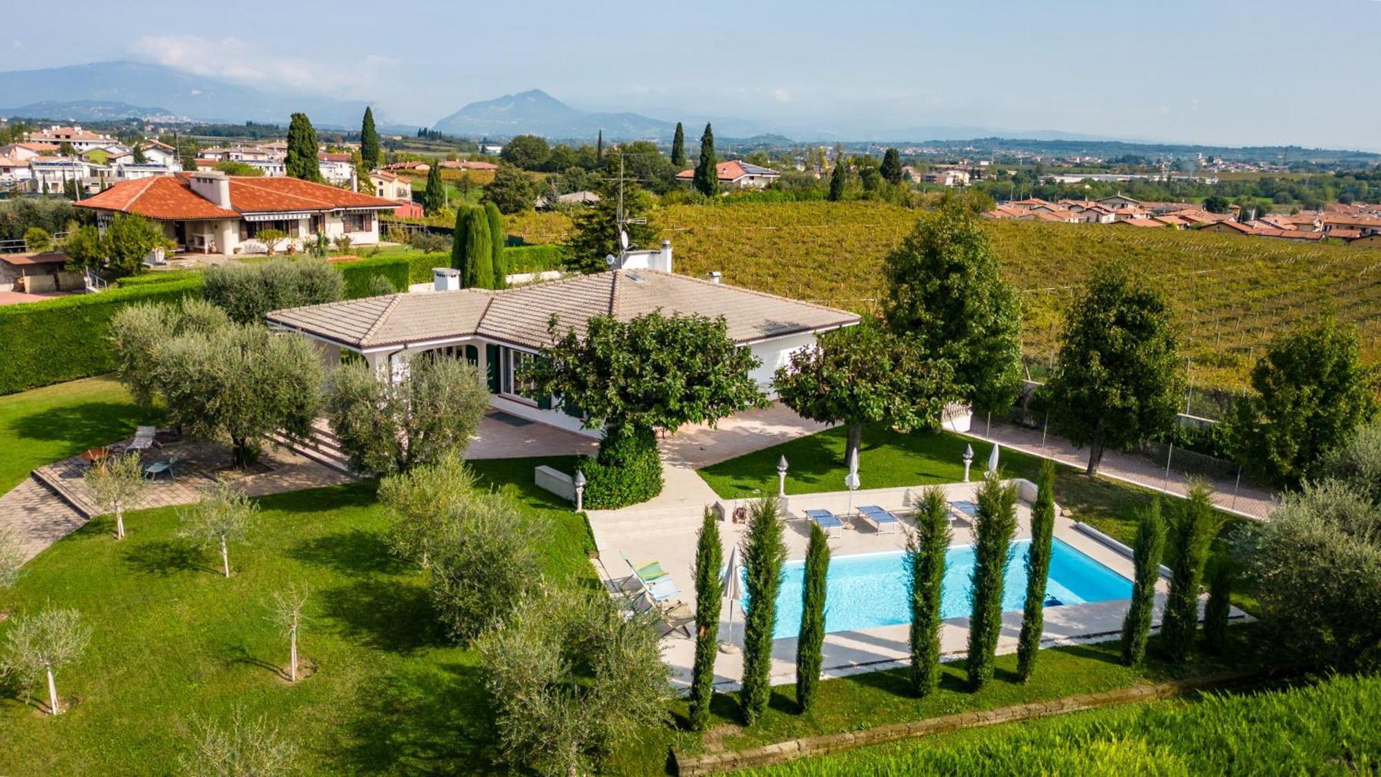 Villa Carini With 3000 Mq Garden & Heated Pool Castelnuovo del Garda Esterno foto