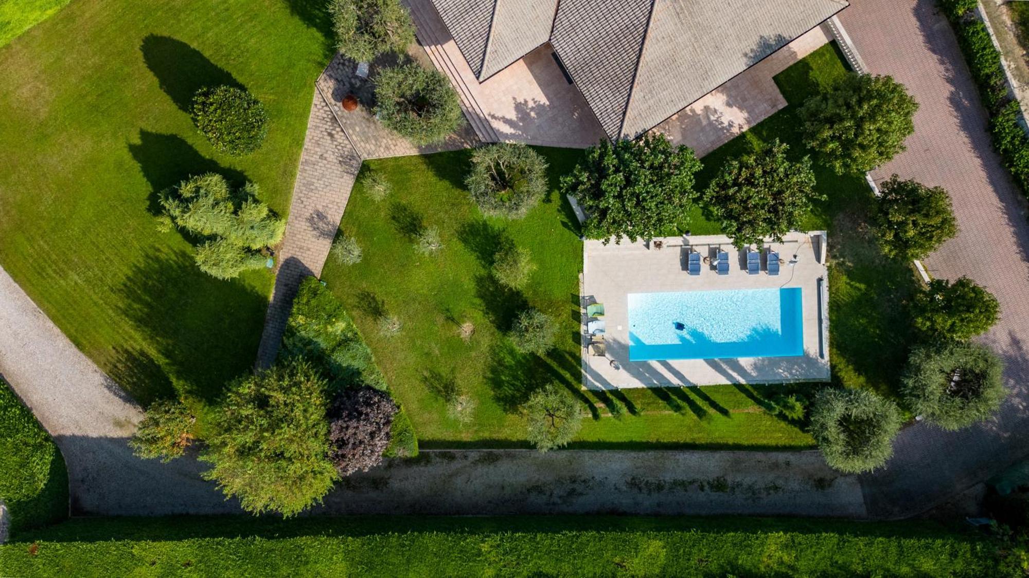 Villa Carini With 3000 Mq Garden & Heated Pool Castelnuovo del Garda Esterno foto