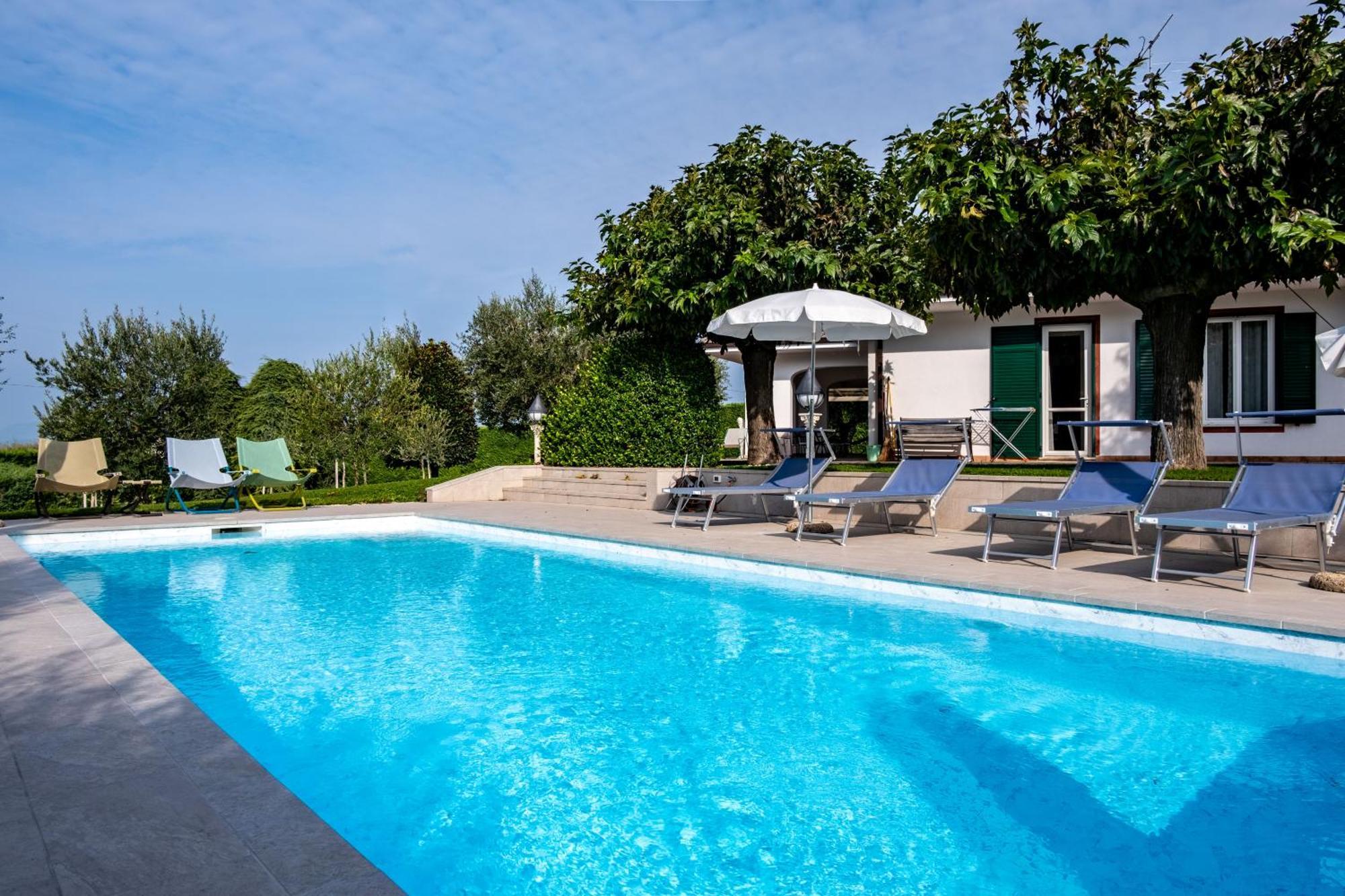 Villa Carini With 3000 Mq Garden & Heated Pool Castelnuovo del Garda Esterno foto