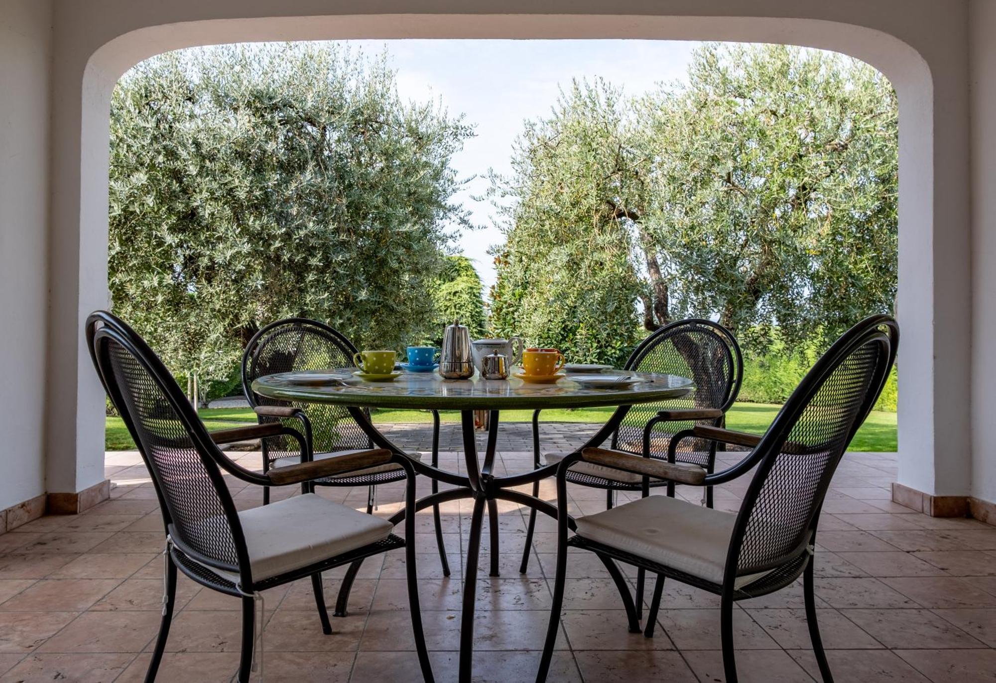 Villa Carini With 3000 Mq Garden & Heated Pool Castelnuovo del Garda Esterno foto