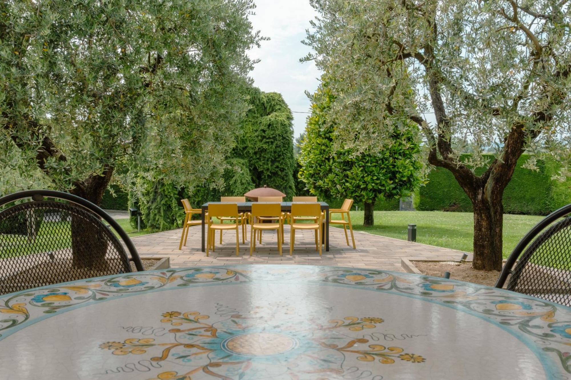 Villa Carini With 3000 Mq Garden & Heated Pool Castelnuovo del Garda Esterno foto