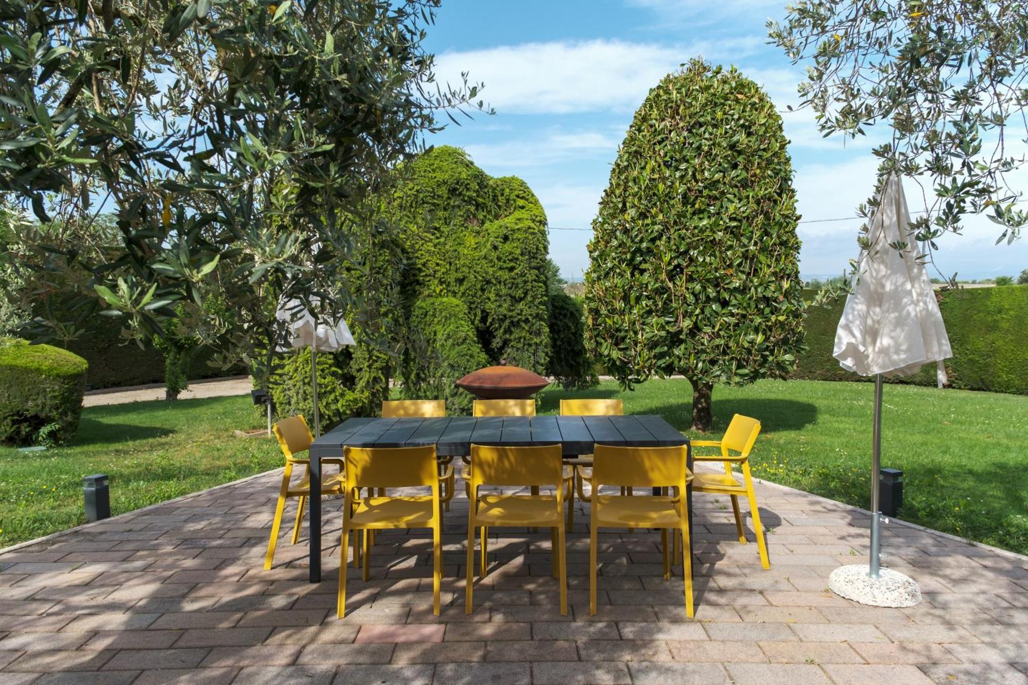 Villa Carini With 3000 Mq Garden & Heated Pool Castelnuovo del Garda Esterno foto